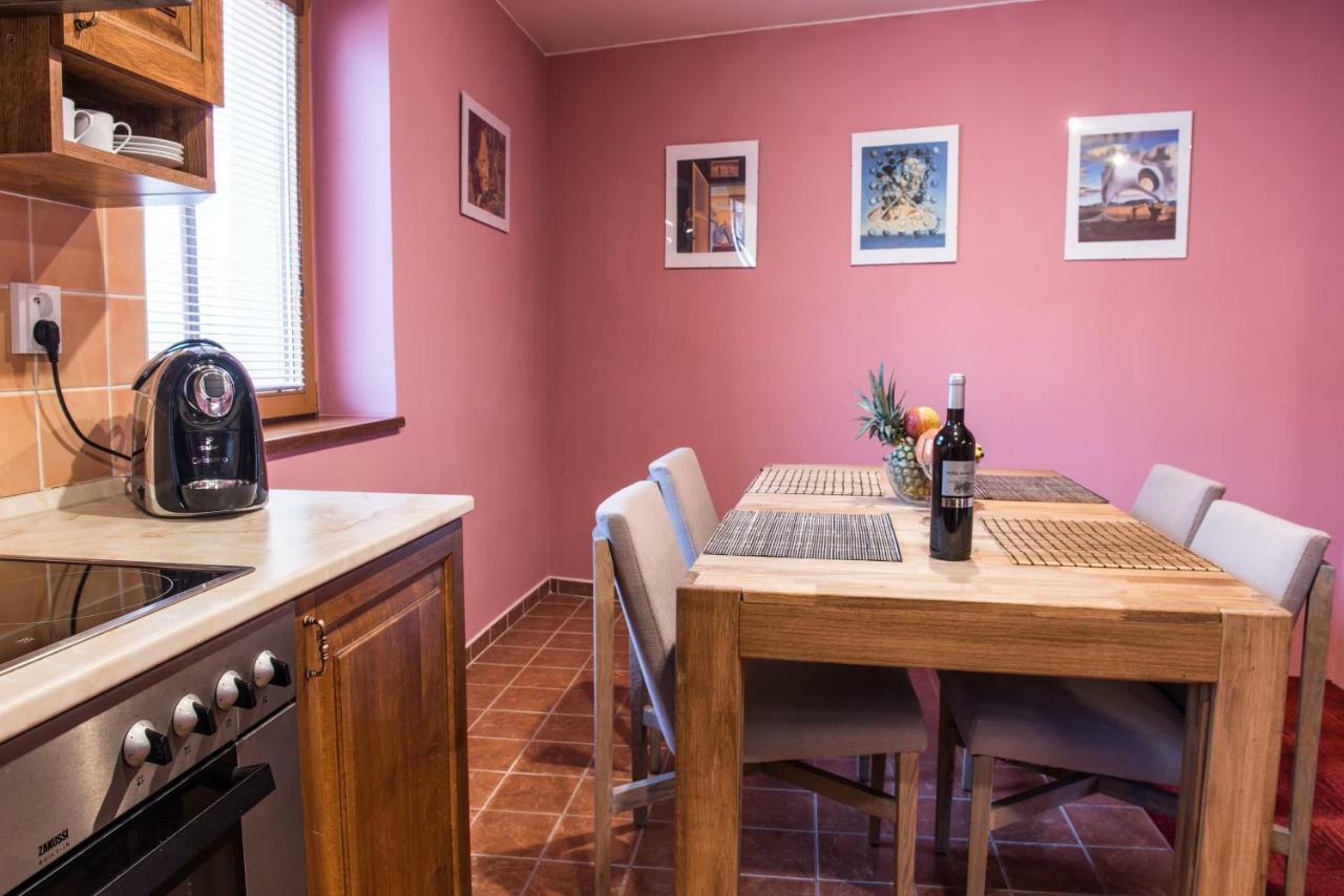 Spacious And Quiet Attic Flat In Centre Prague Exterior photo