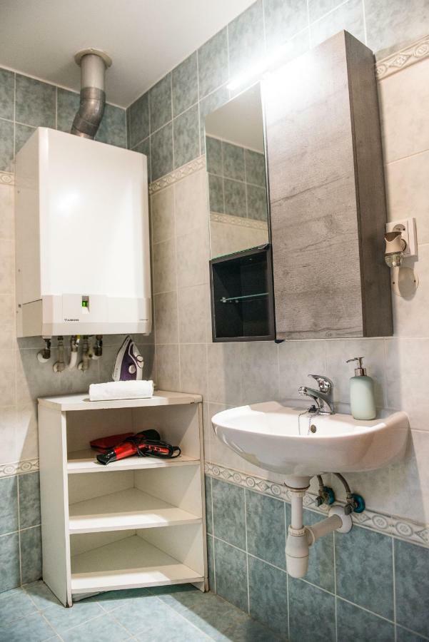 Spacious And Quiet Attic Flat In Centre Prague Exterior photo