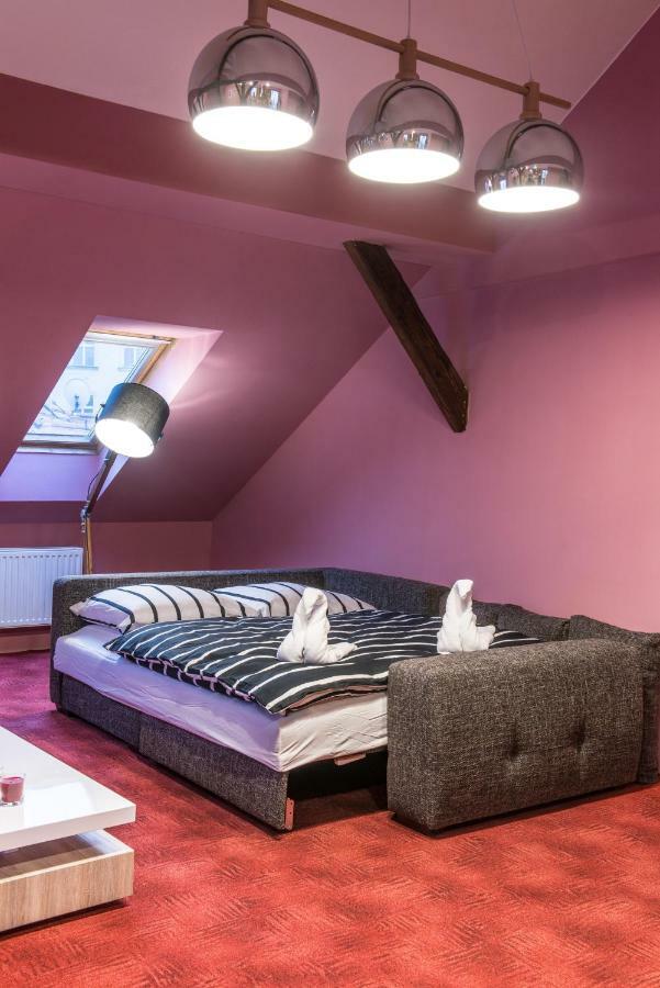 Spacious And Quiet Attic Flat In Centre Prague Exterior photo