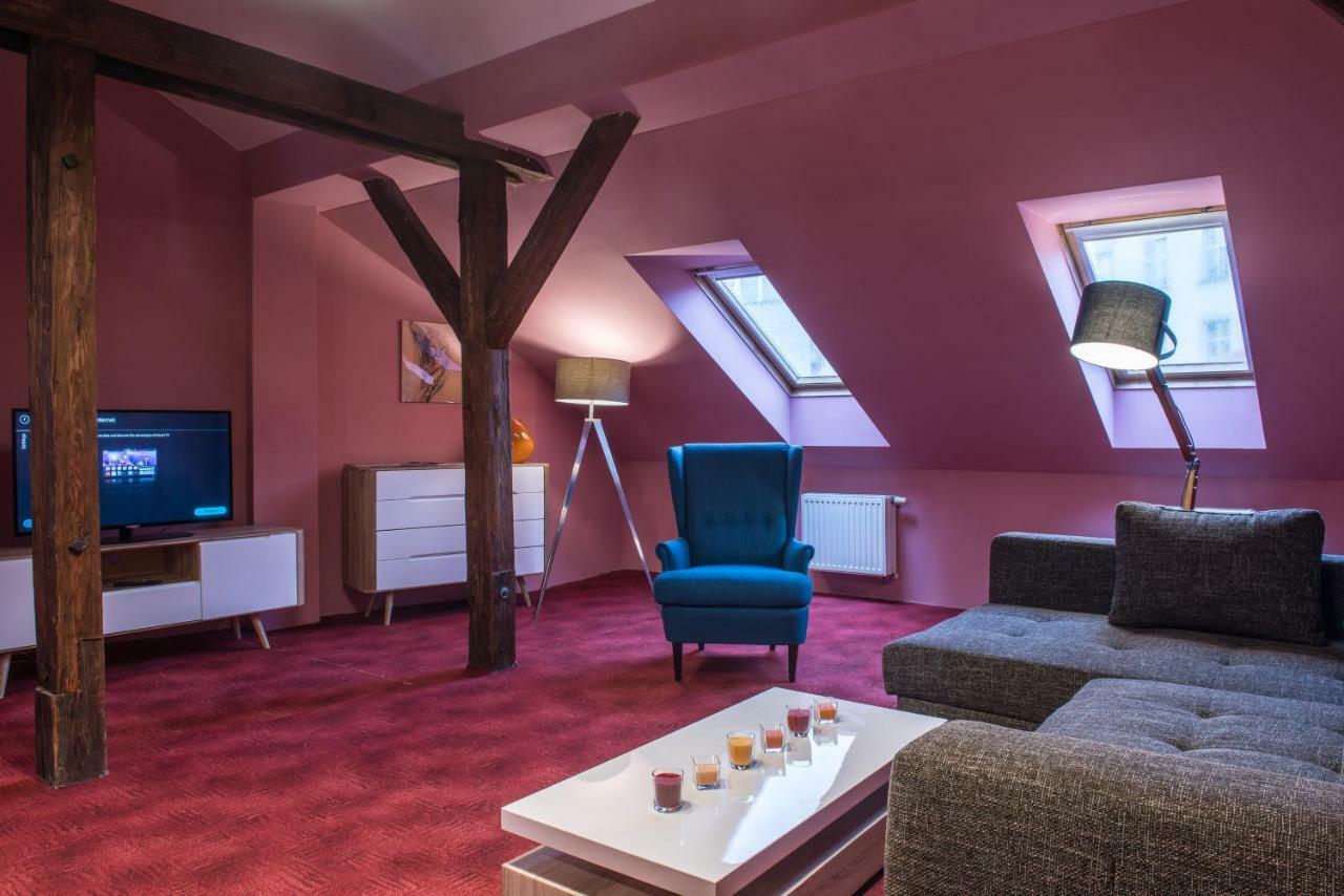 Spacious And Quiet Attic Flat In Centre Prague Exterior photo